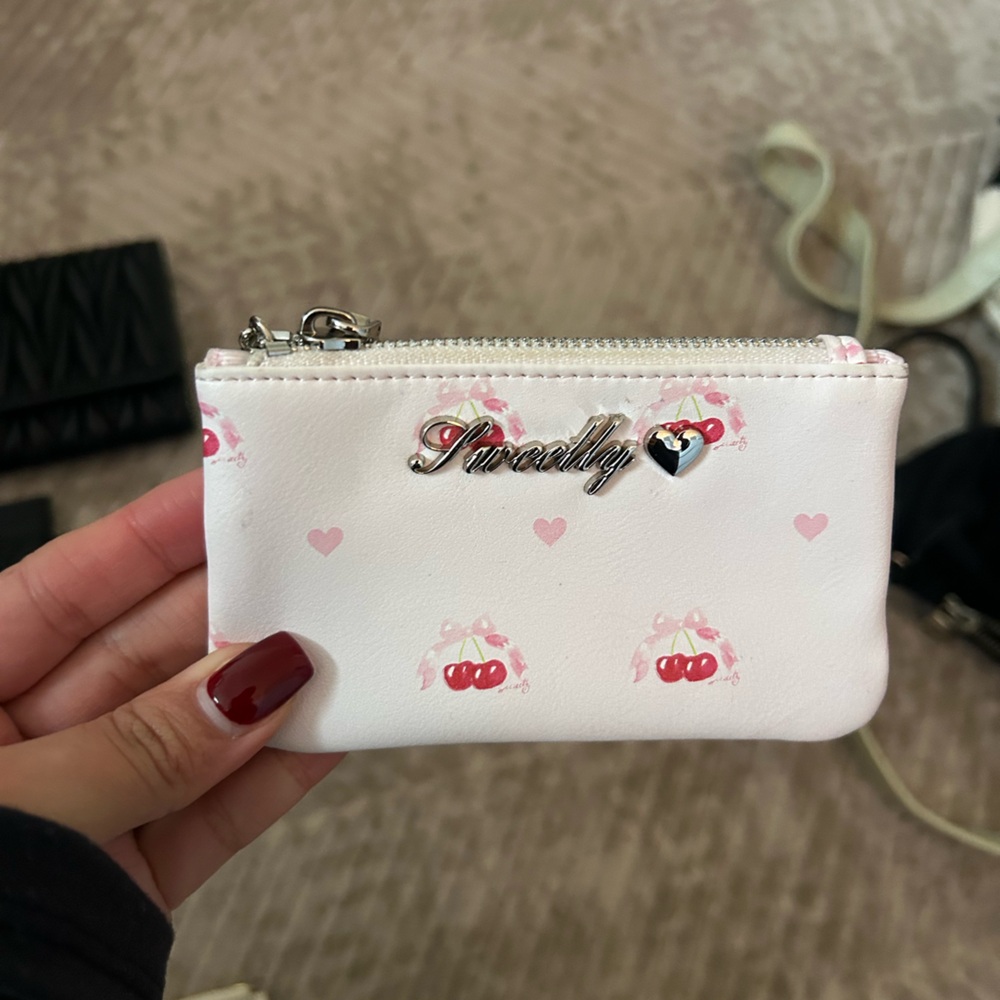 White Tweedledee Coin Purse with Pink Hearts plus more !